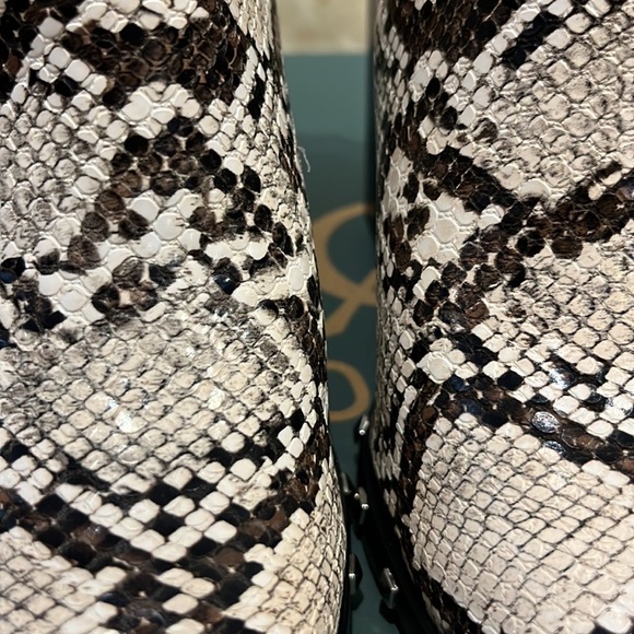 New Charles David snake boot - Picture 11 of 11